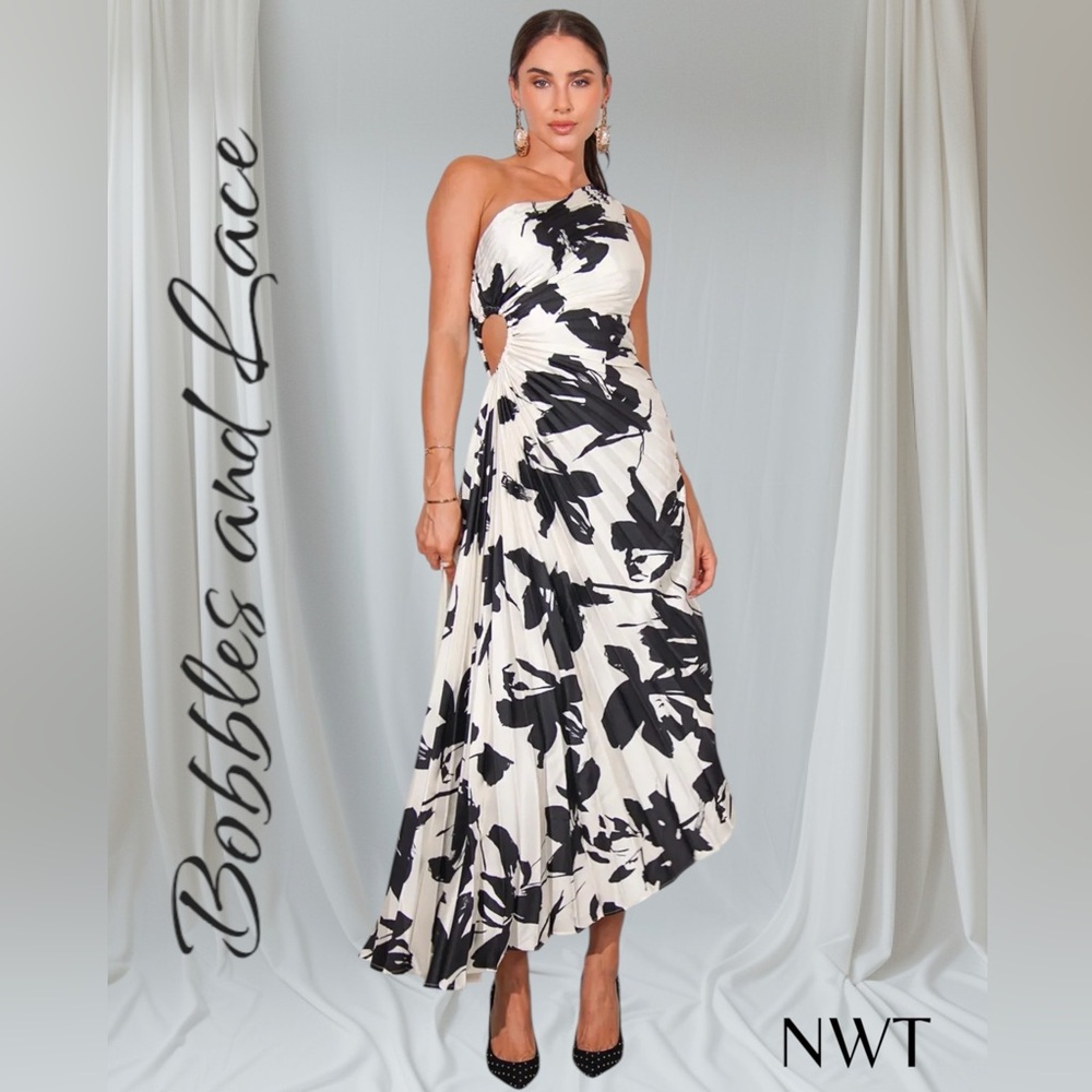 NWT Summer Groove Ivory/Black Asymmetrical Maxi Dress by Bobbles and Lace (M)
